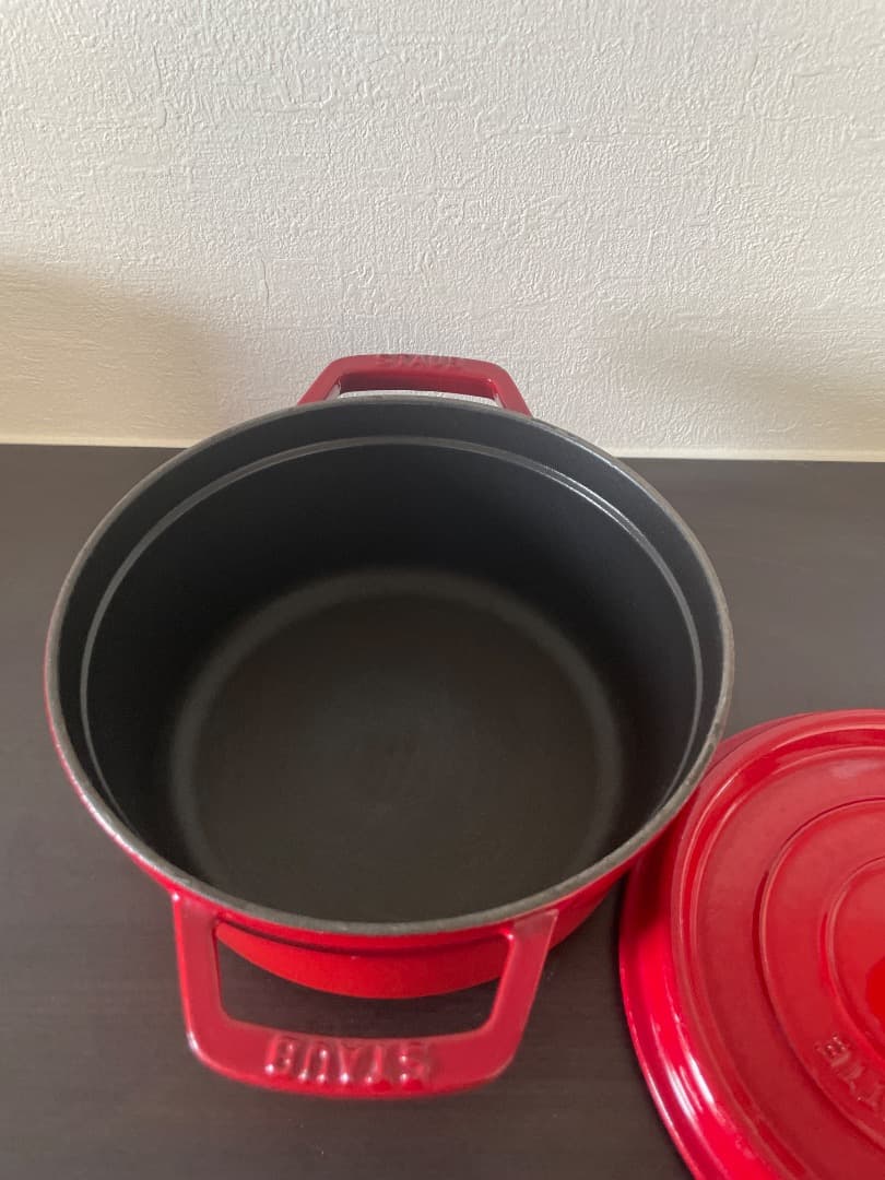 【お値引きしました！】STAUB 両手鍋22cm 赤