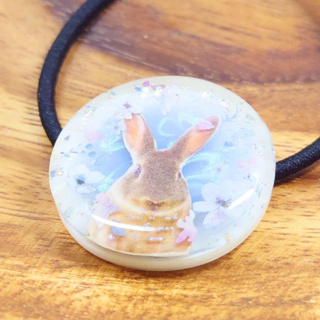 お花とうさぎのヘアゴム ハンドメイド レジン ブルー ネックレス ブローチ 丸