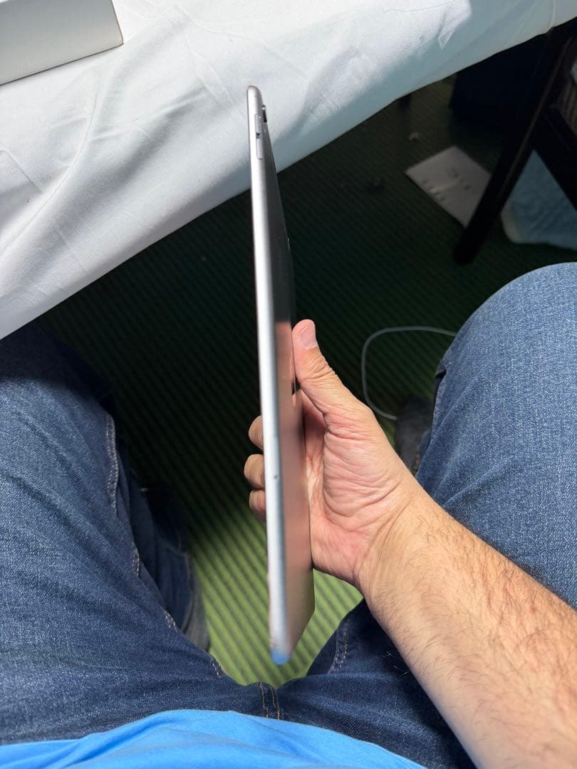 iPad Pro 9.7 32GB Wi‑Fi+Cellular 付属品あり