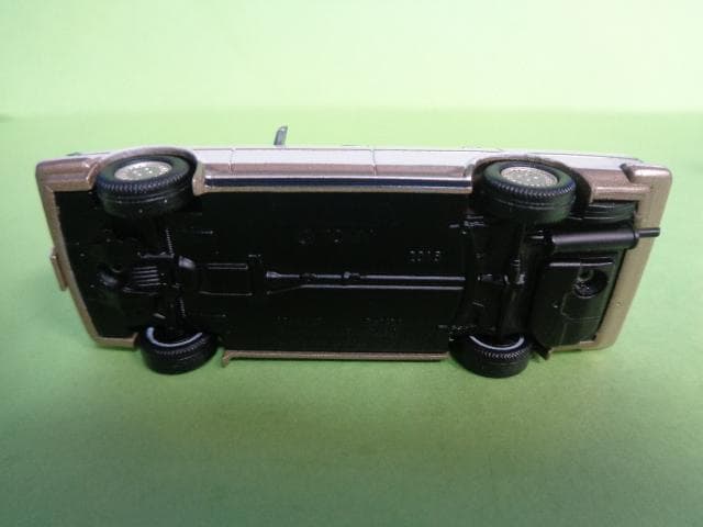 トミカリミテッドヴィンテージネオ　LV-N１３７ｂ　トヨタ　クレスタ
