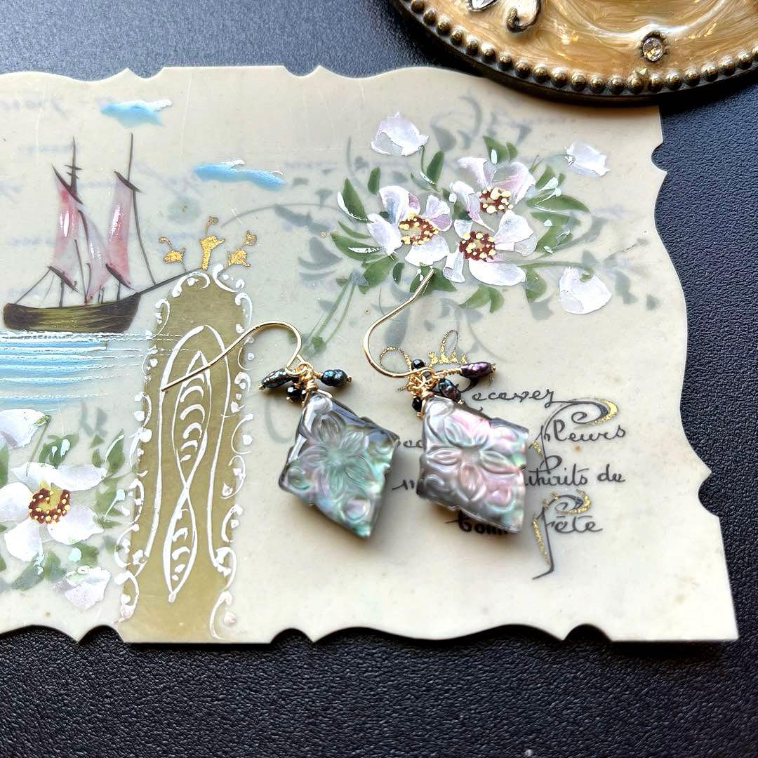 《1点限定》ブラックMOP＆水晶ローゼンジカービング＊ピアスorイヤリング