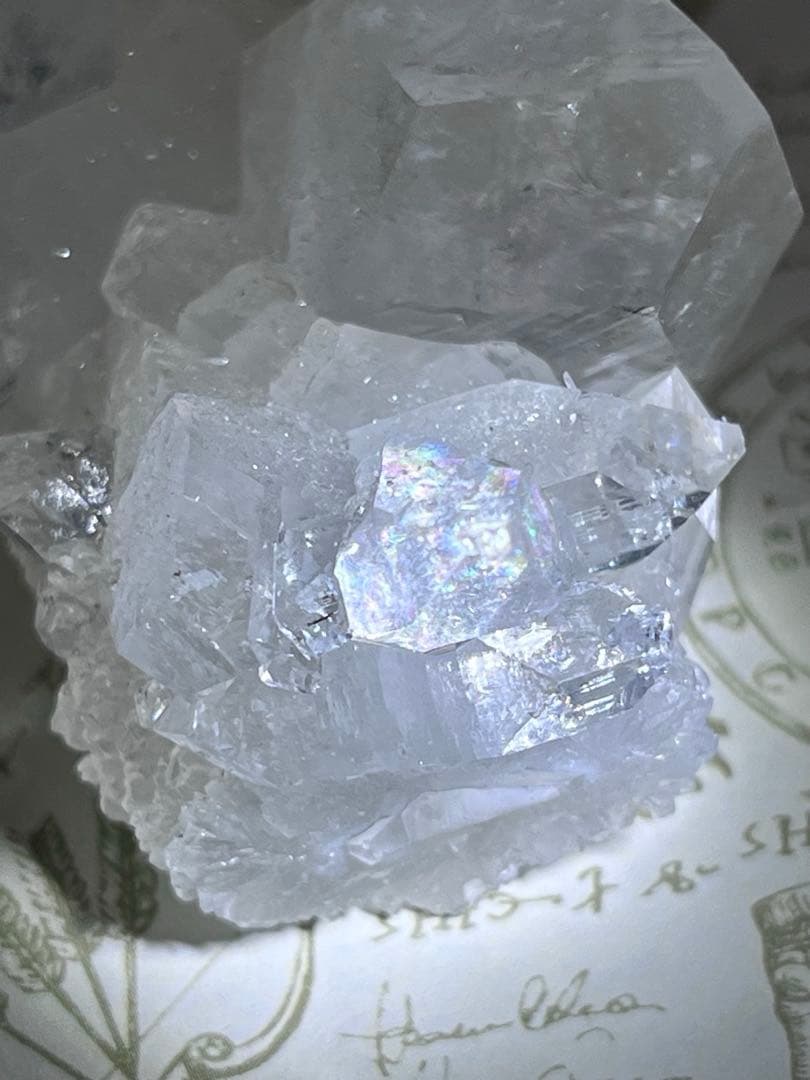 カルセドニー共生　天使の水晶　レインボー　アポフィライト　原石　クラスター