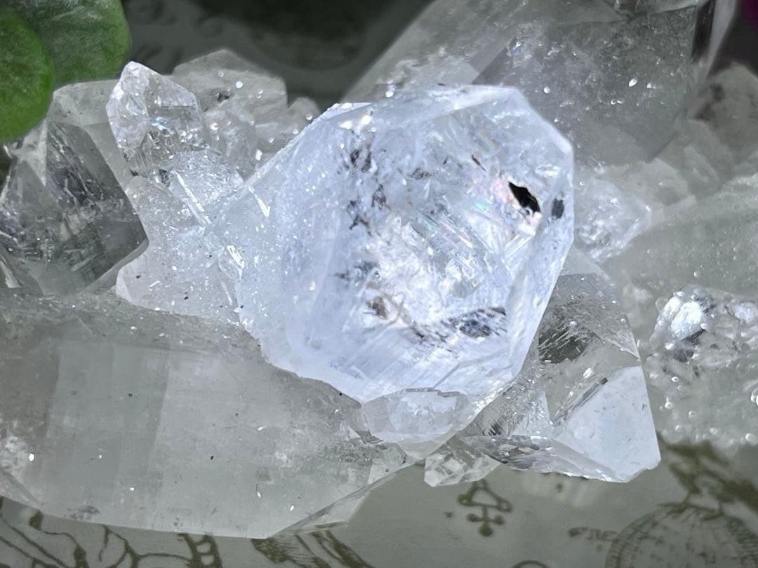 カルセドニー共生　天使の水晶　レインボー　アポフィライト　原石　クラスター