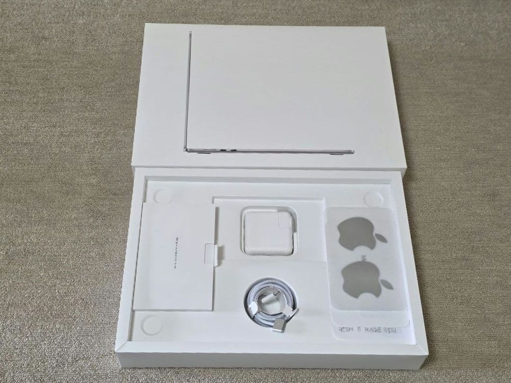 Macbook Air M2 15インチ モデル (2023)