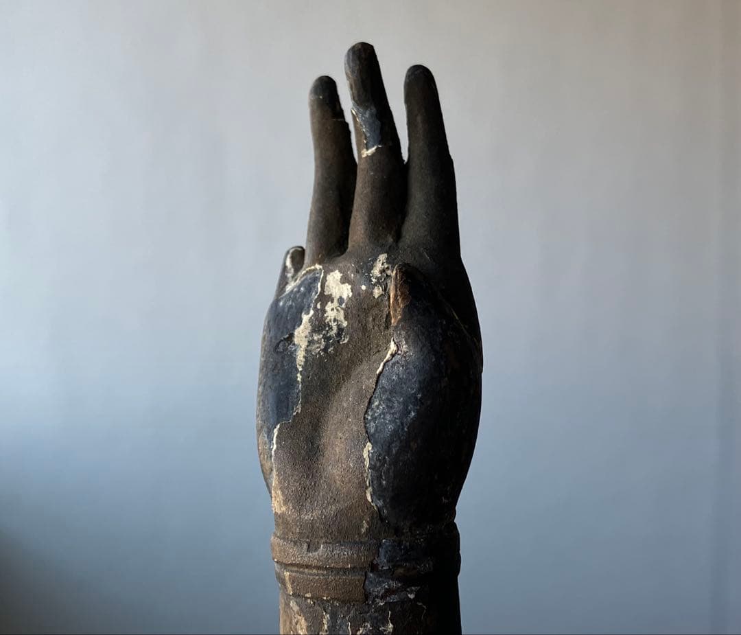 【恐れるな、、仏像の手 江戸中期頃 約13㎝ 施無畏印 木彫仏手残欠】骨董古美術
