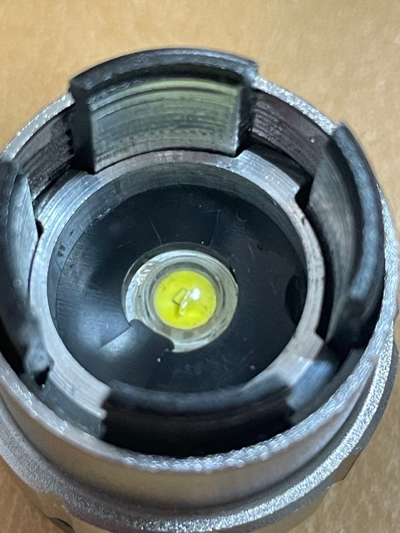 POLICE 7000W CL-124 ハンディライト　懐中電灯　ジャンク品