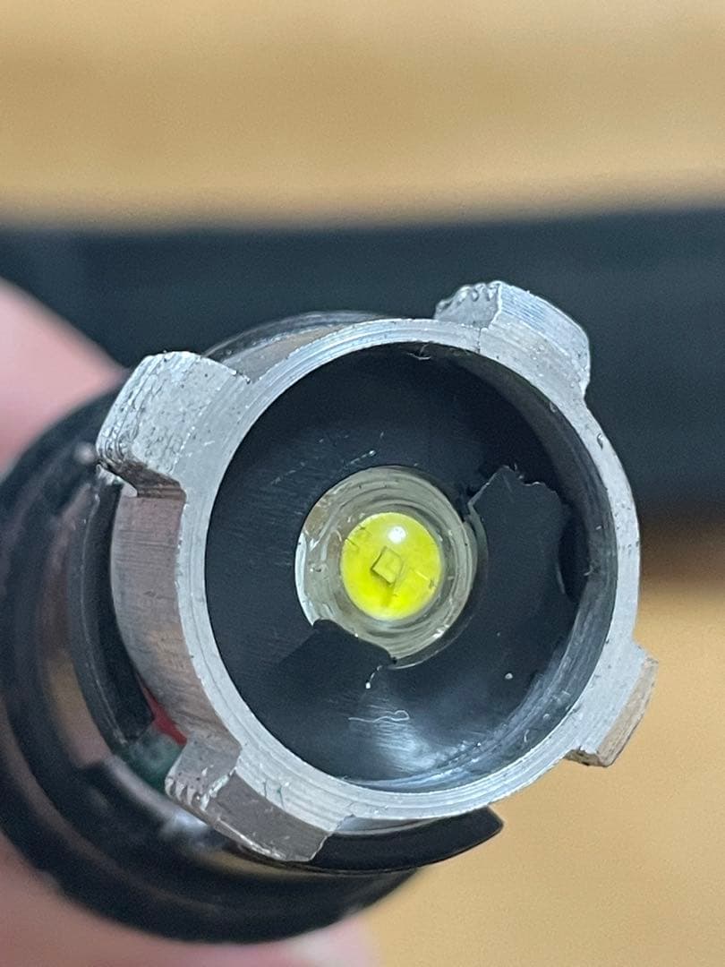 POLICE 7000W CL-124 ハンディライト　懐中電灯　ジャンク品