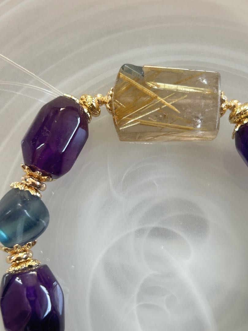 ゴールドルチルクォーツ、アメジスト、ブルーフローライトのブレスレット