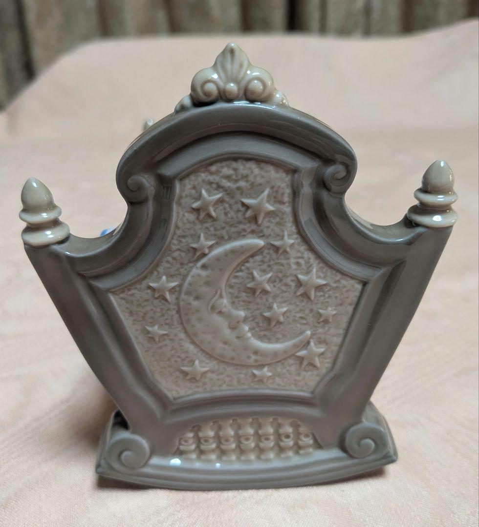 リヤドロ　お人形さんと添い寝