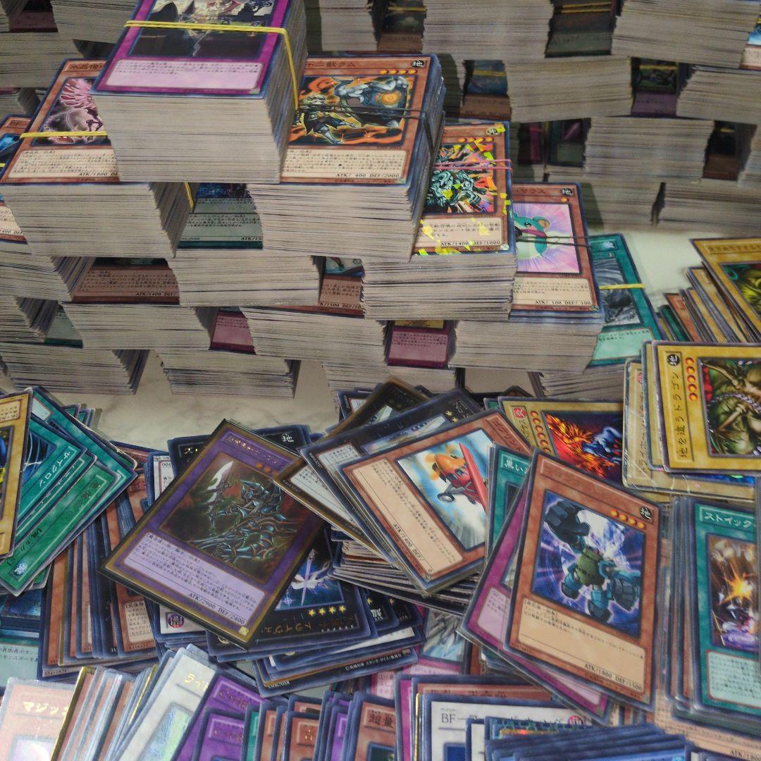 遊戯王引退品初期多数約8000枚初期2期300〜500枚