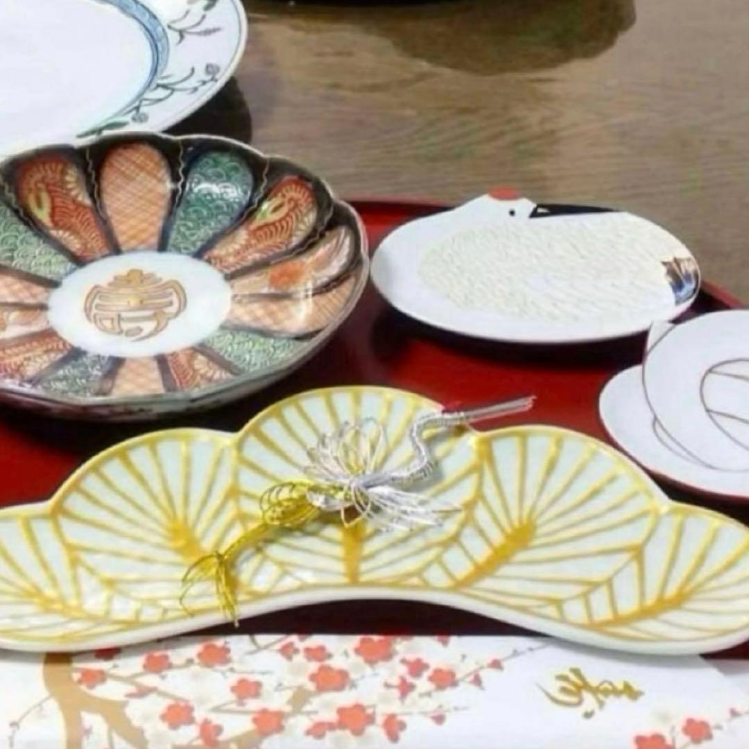 【新品】【大人気】有田焼幸楽窯　錦白金松葉形前菜皿3枚セット　縁起物
