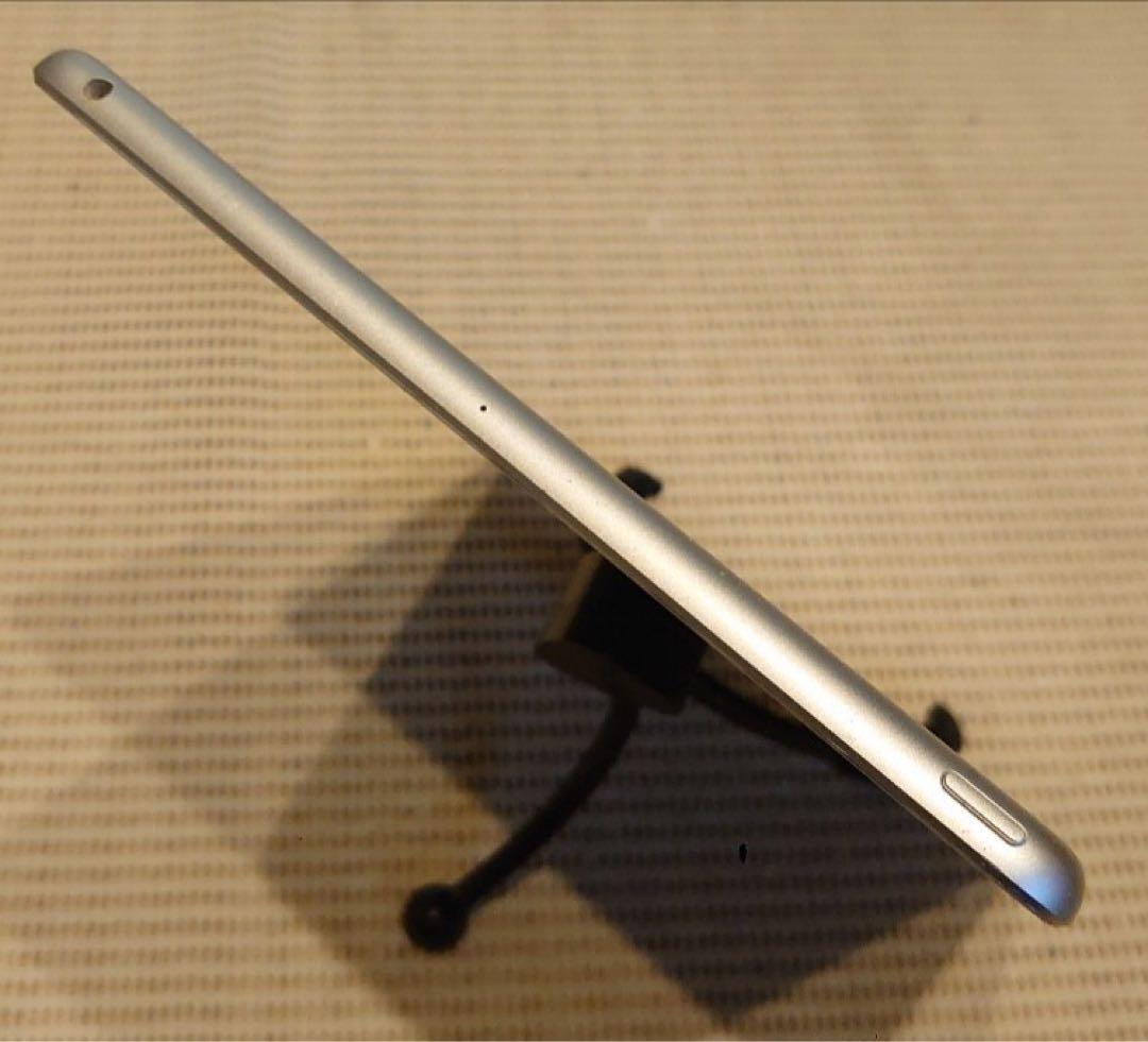 WXRJF完動品iPad第6世代(A1893)本体128GBシルバー送料込