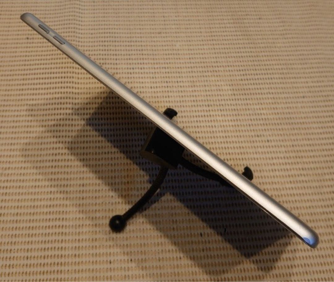 WXRJF完動品iPad第6世代(A1893)本体128GBシルバー送料込