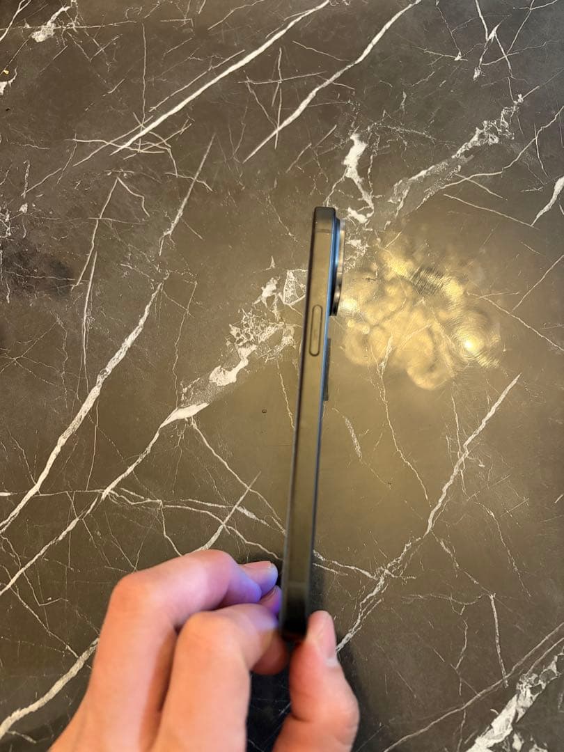 ア*イ様 iPhone15 128GB ブラックバッテリー94%美品SIMロック