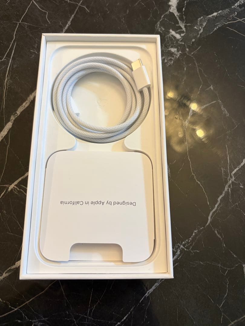 ア*イ様 iPhone15 128GB ブラックバッテリー94%美品SIMロック