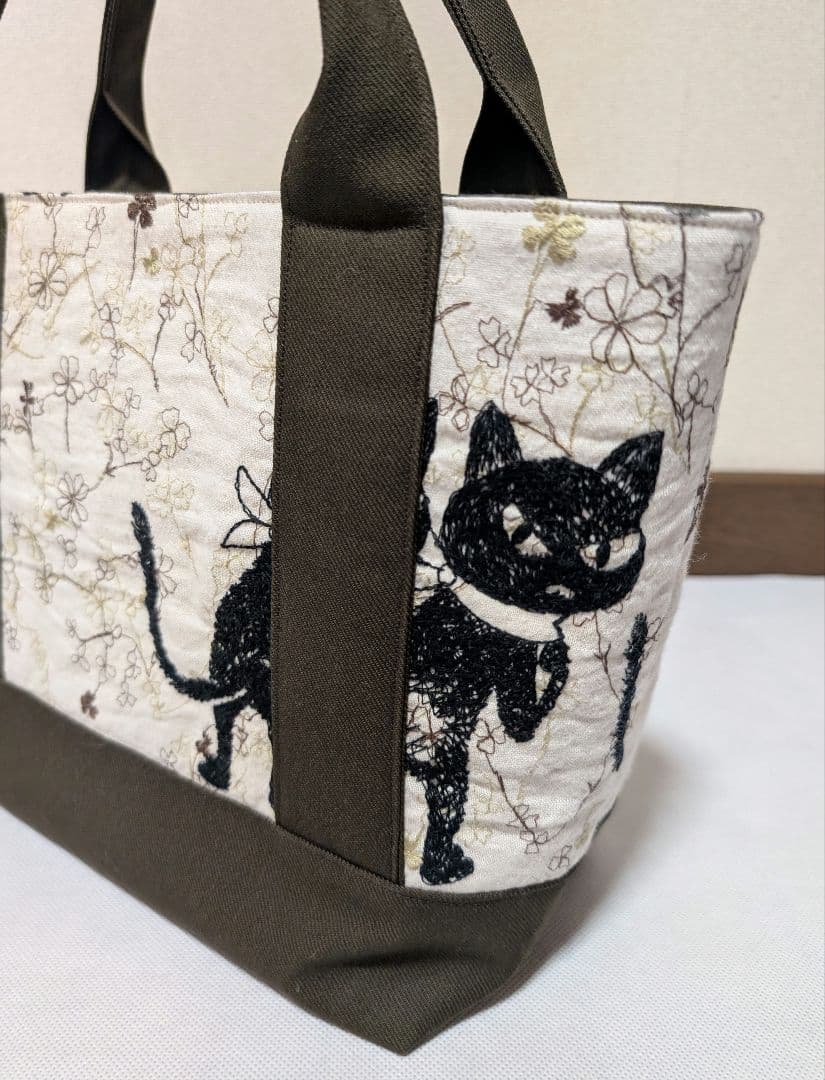 ハンドメイド　あおりポケット付トートバッグ　クロッチくん