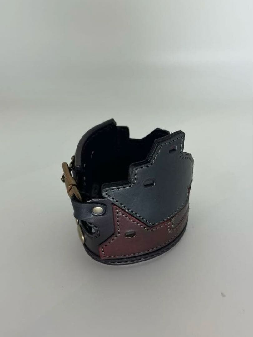 夜の建物工場バングル　黒　レザー　革　バングル　ハンドメイド　手作り