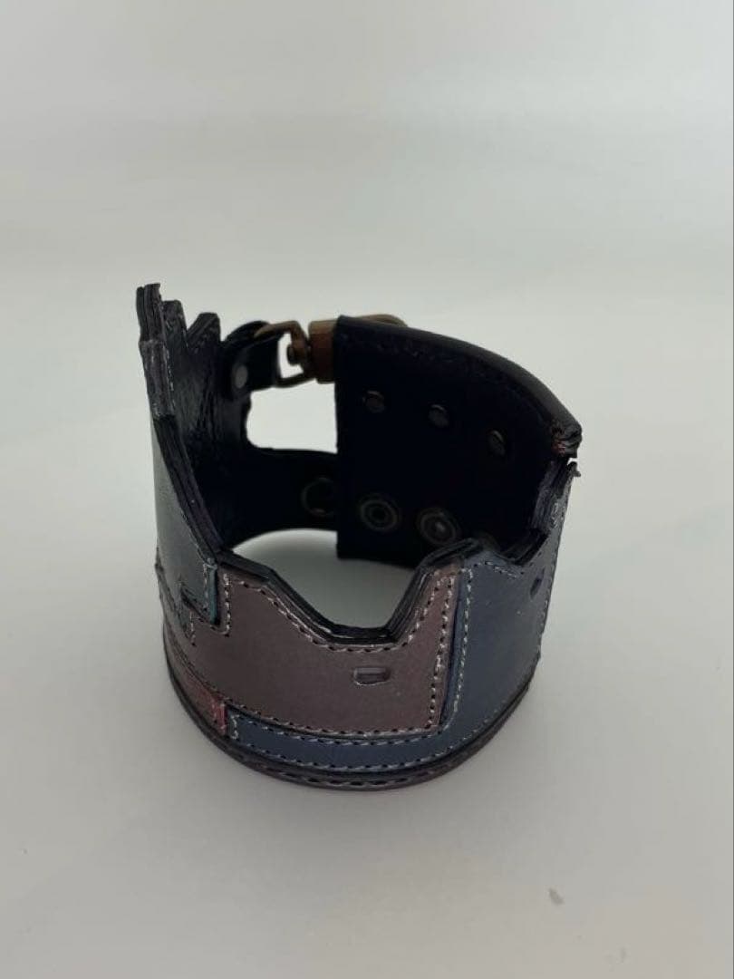 夜の建物工場バングル　黒　レザー　革　バングル　ハンドメイド　手作り