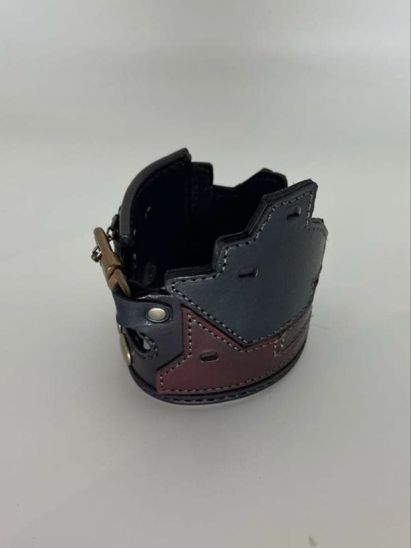 夜の建物工場バングル　黒　レザー　革　バングル　ハンドメイド　手作り