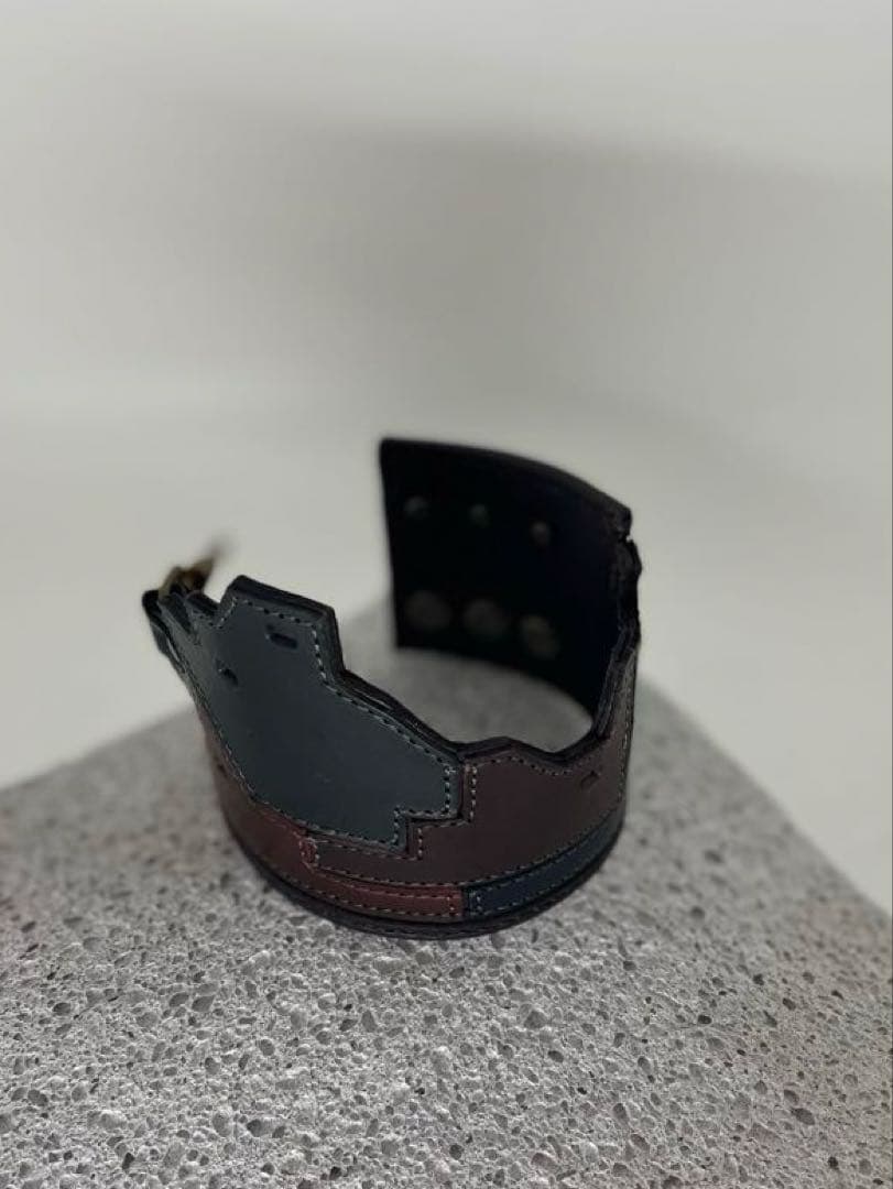 夜の建物工場バングル　黒　レザー　革　バングル　ハンドメイド　手作り