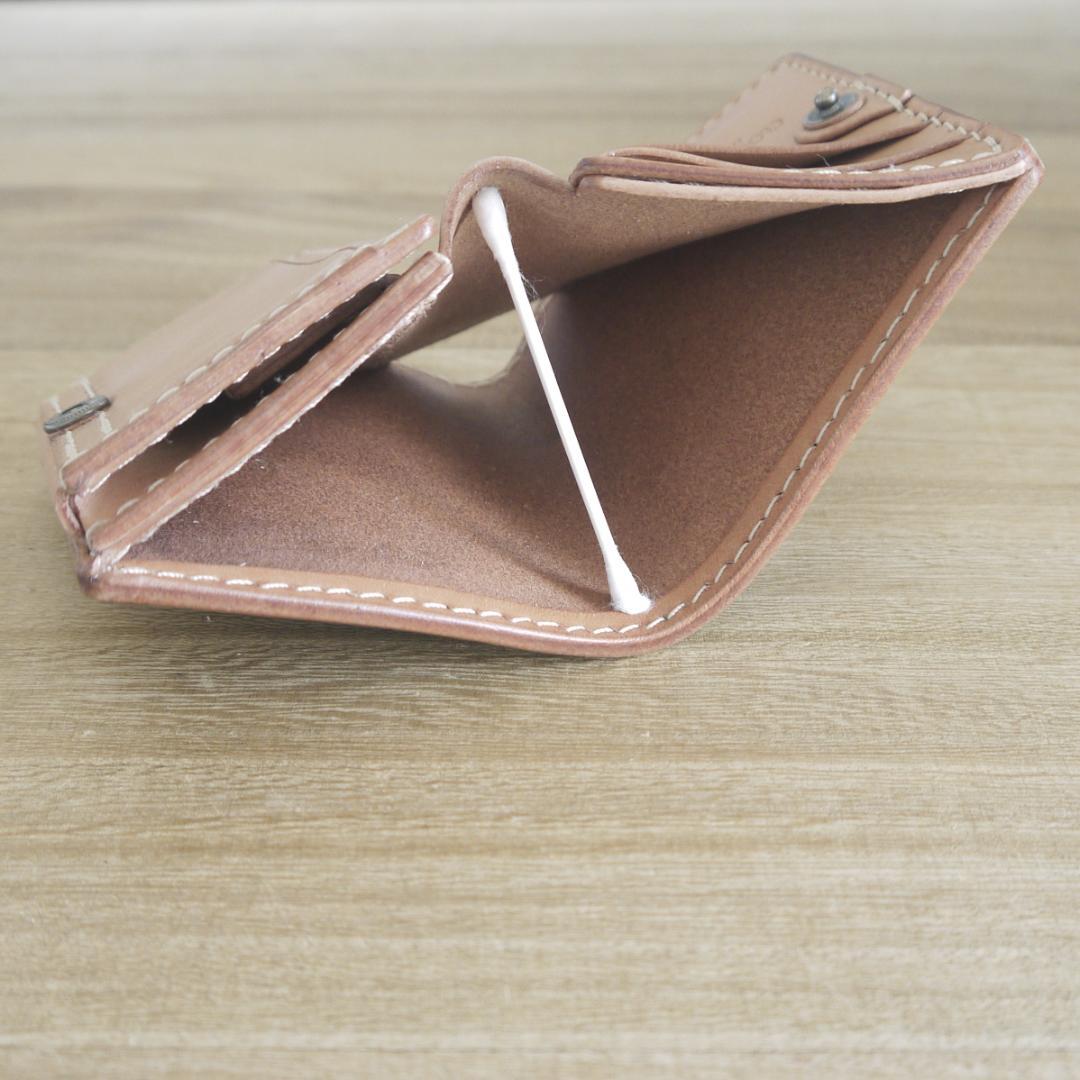 【少々訳あり】ヌメ革　栃木レザー　サドルレザー コンパクトウォレット　黒/生成り