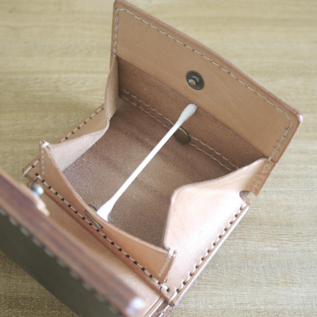 【少々訳あり】ヌメ革　栃木レザー　サドルレザー コンパクトウォレット　黒/生成り