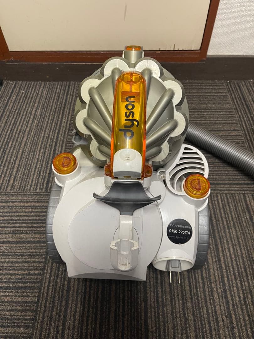Dyson DC08T ALLERGYサイクロン式キャニスター掃除機です。