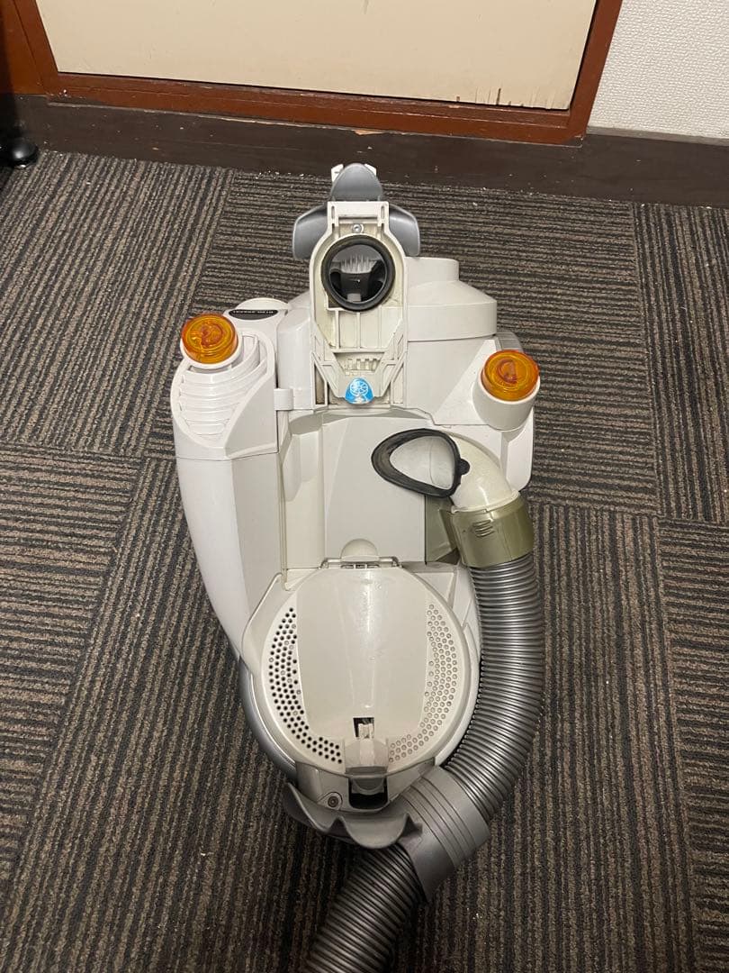 Dyson DC08T ALLERGYサイクロン式キャニスター掃除機です。
