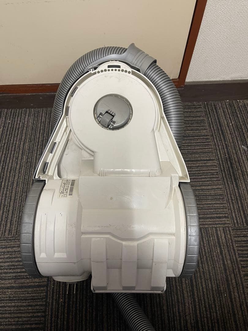 Dyson DC08T ALLERGYサイクロン式キャニスター掃除機です。