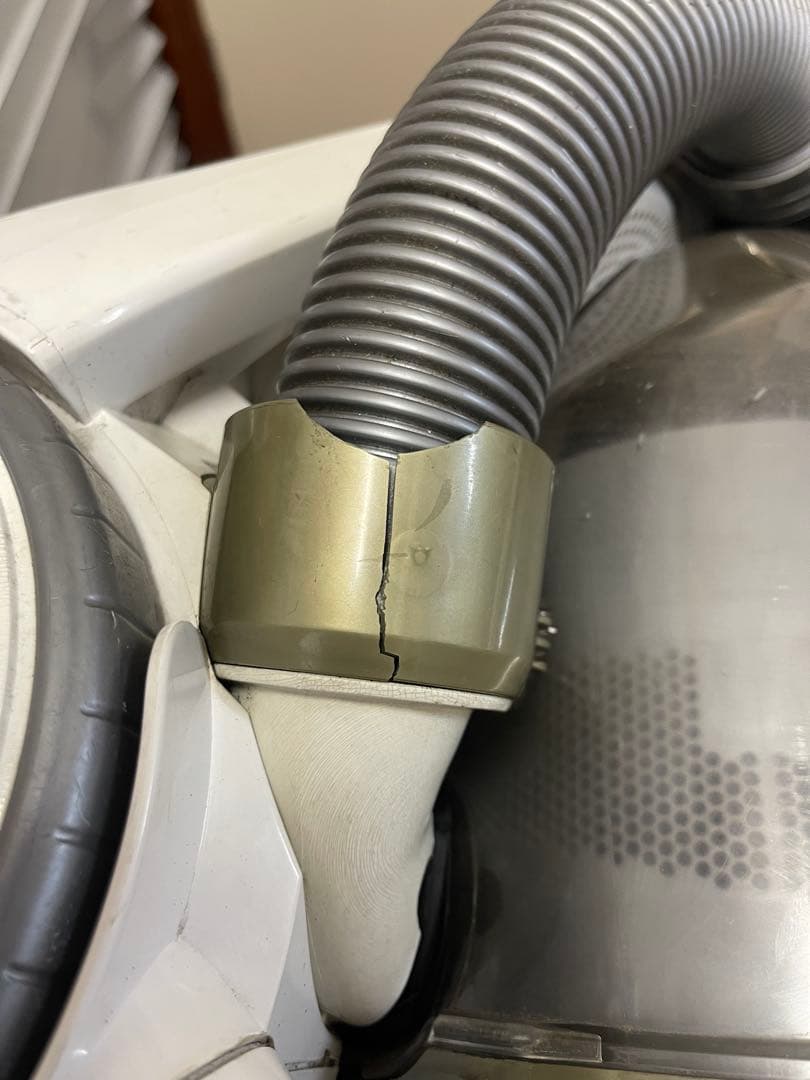 Dyson DC08T ALLERGYサイクロン式キャニスター掃除機です。