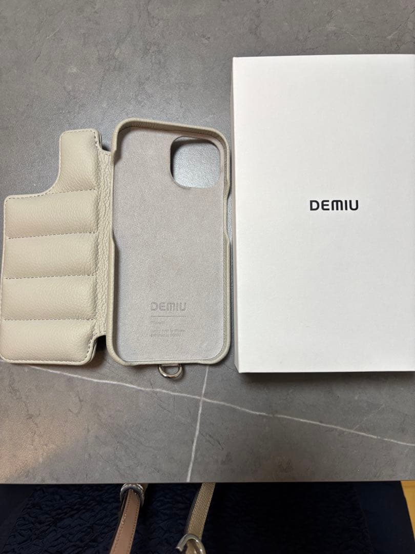Demiu iPhone 15 バロン　パール