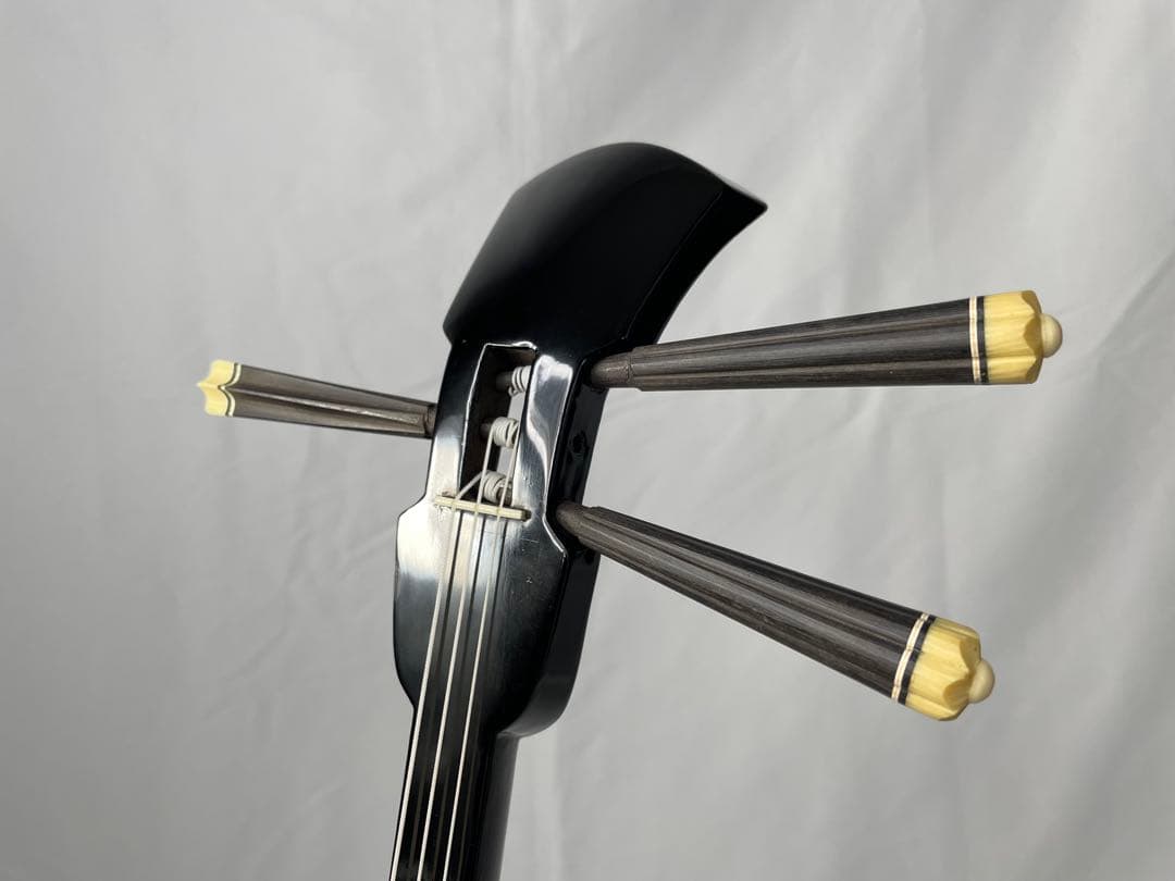 照喜名三味線店 黒檀棹・本皮1枚張り 沖縄三線