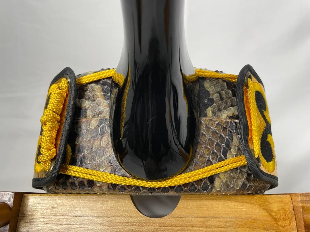 照喜名三味線店 黒檀棹・本皮1枚張り 沖縄三線