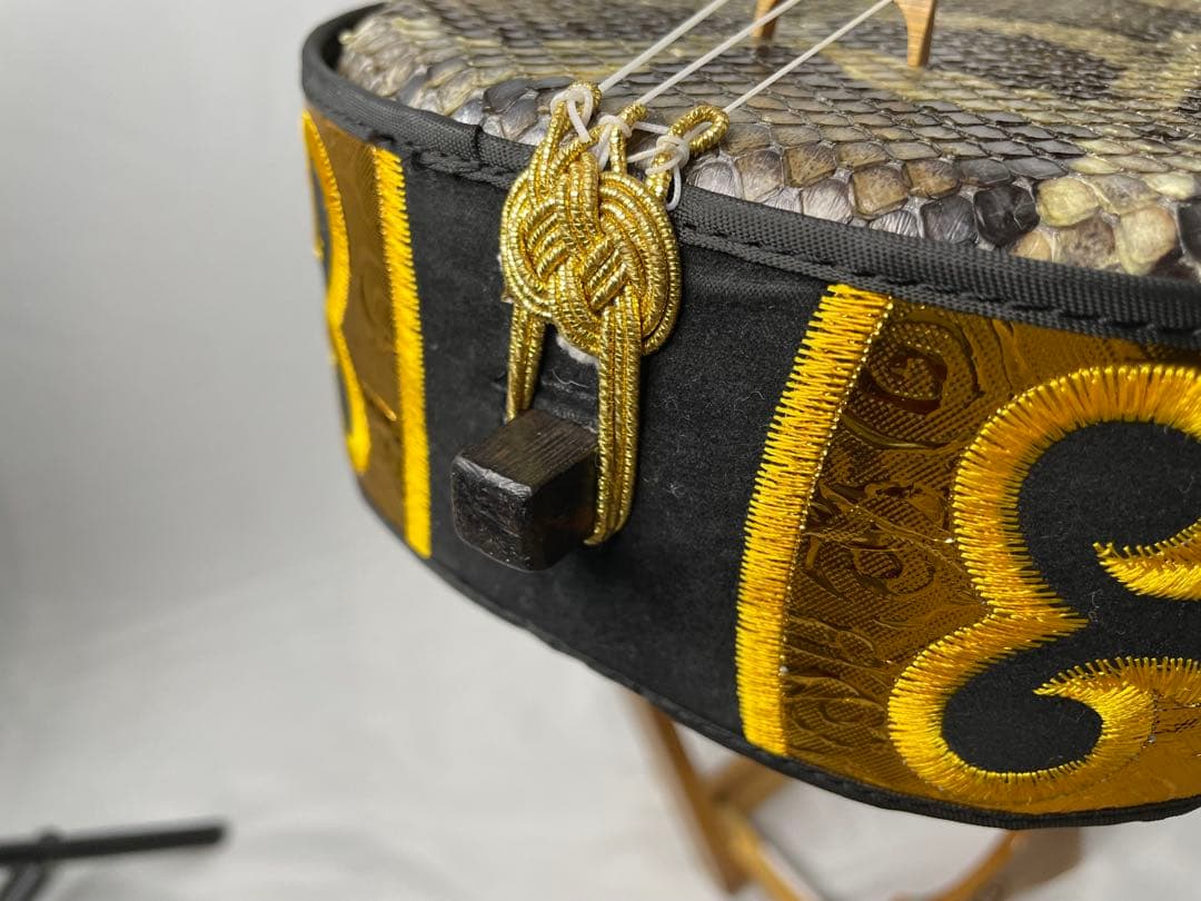 照喜名三味線店 黒檀棹・本皮1枚張り 沖縄三線