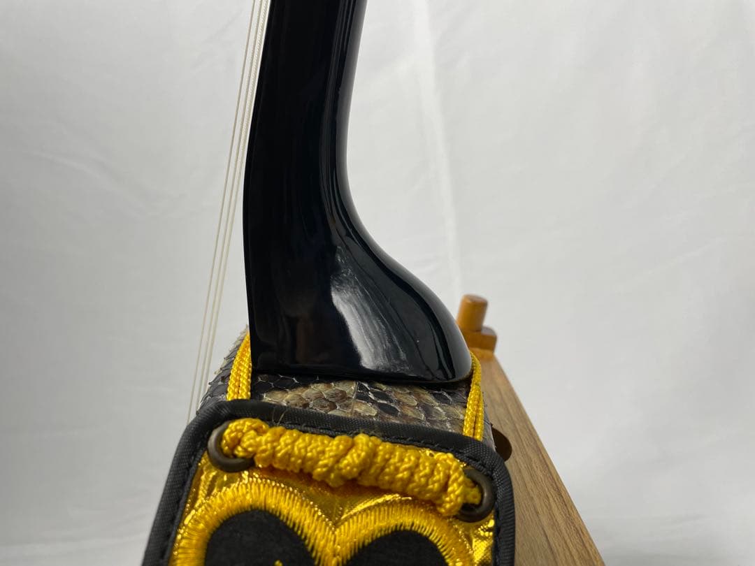 照喜名三味線店 黒檀棹・本皮1枚張り 沖縄三線