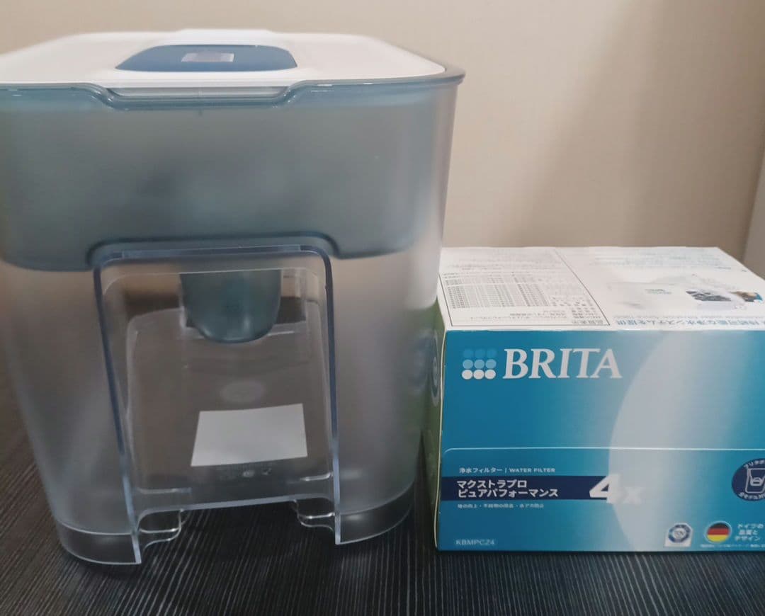 BRITA 浄水ポット 8.2L ＋ カートリッジ4個入のセット