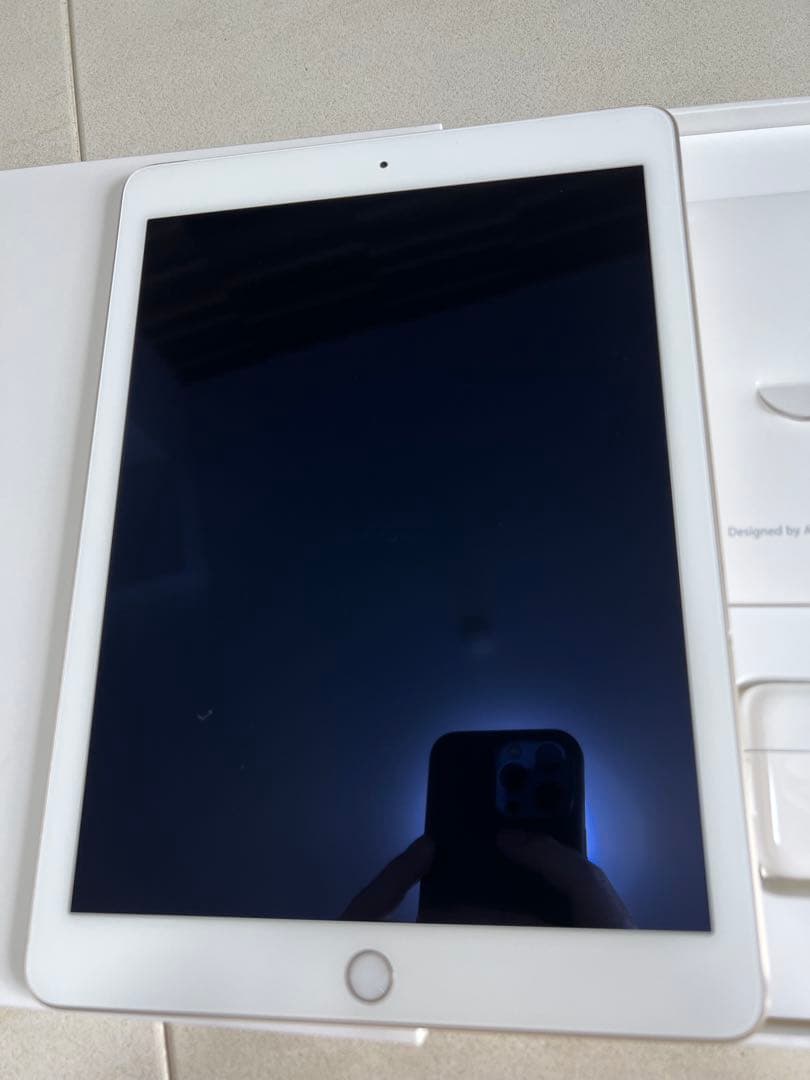 ホ*ダ様 Apple iPad Air2 16GB ゴールド 本体　ドコモ版