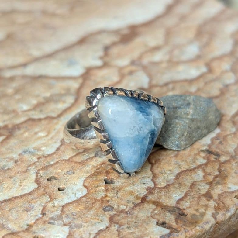 ハンドメイドの入りコン沢リング　 コン沢　シルバーリング