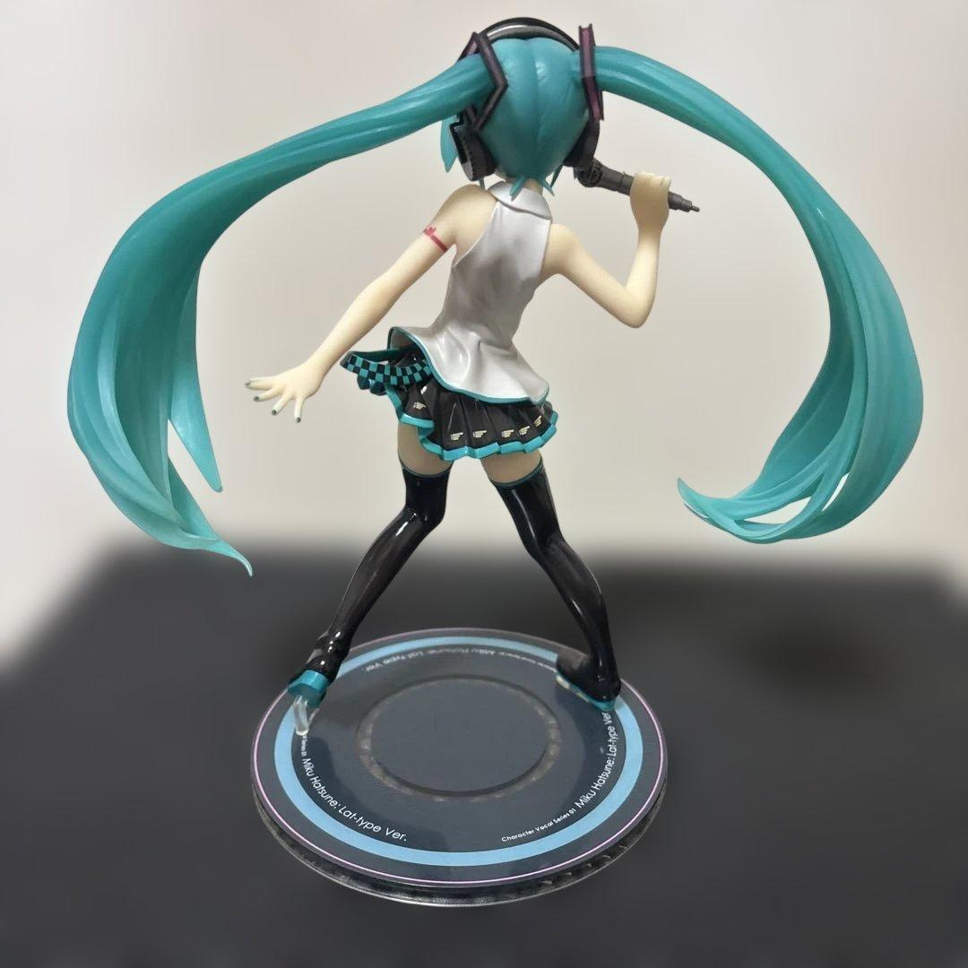 初音ミク フィギュア マイク付き