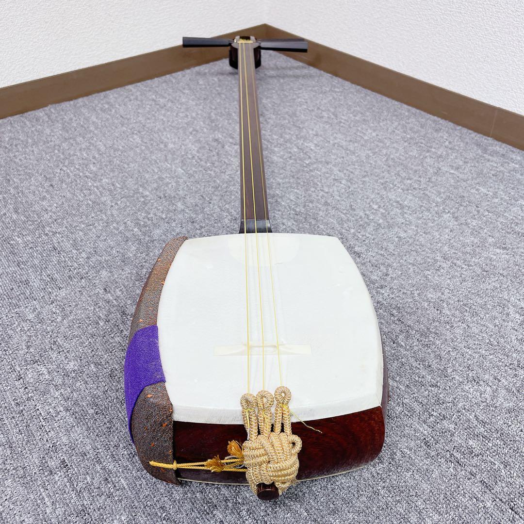 三味線 虎トチ入り紅木 中棹 金細 2枚溝 犬皮 子持ち綾杉胴 和楽器