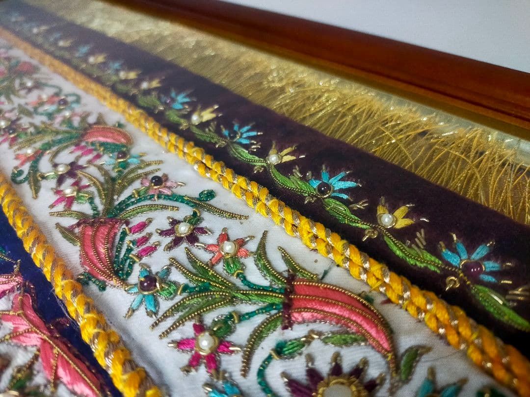 [至高の壁掛け] 天然石&金糸が輝く。豪華額装刺繍。一点物