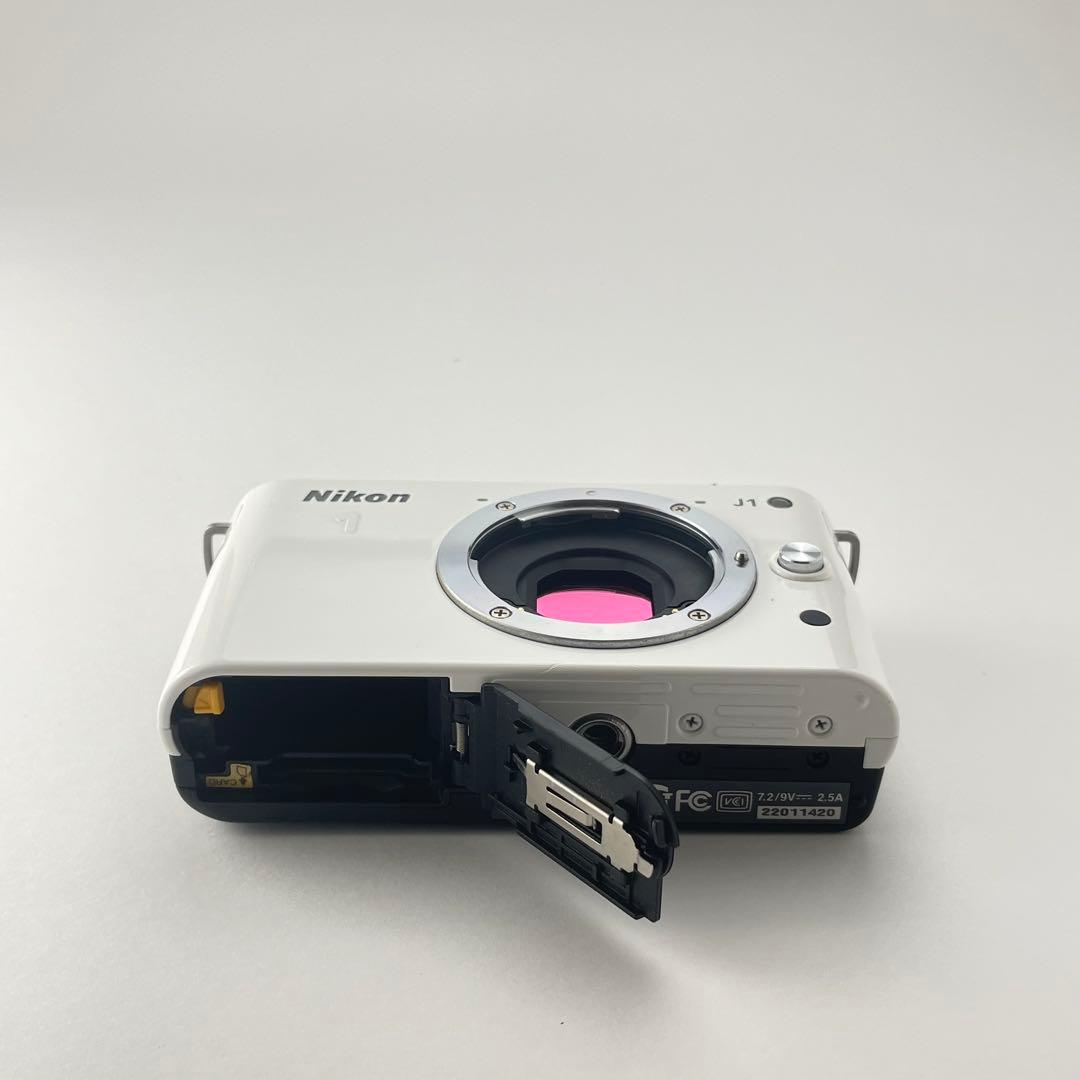 【訳あり・ショット数4000】Nikon1 J1 ホワイトミラーレスカメラボディ