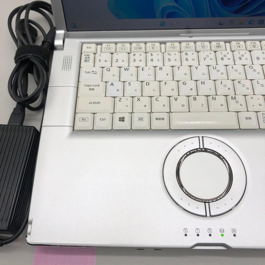 Panasonic CF-B11LWUTS ノートパソコン　　15.6インチ　K