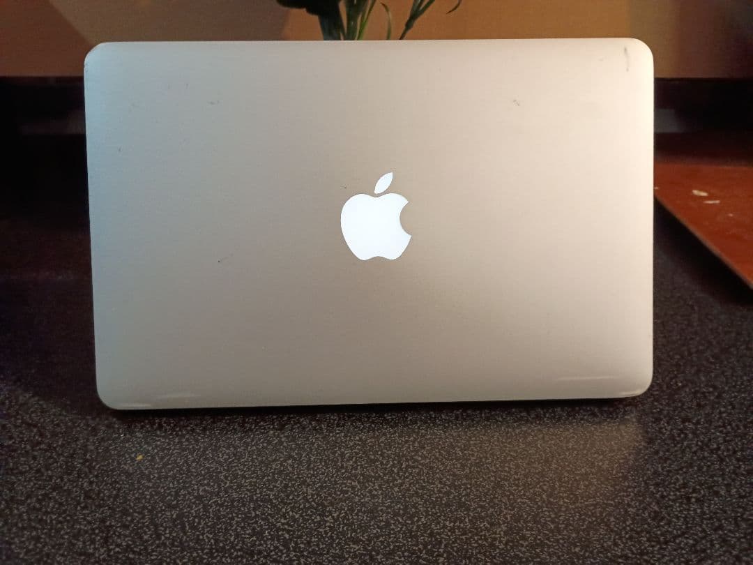 美品MacBook Air 11インチ Mid 2013 一切保証なし送料込み！
