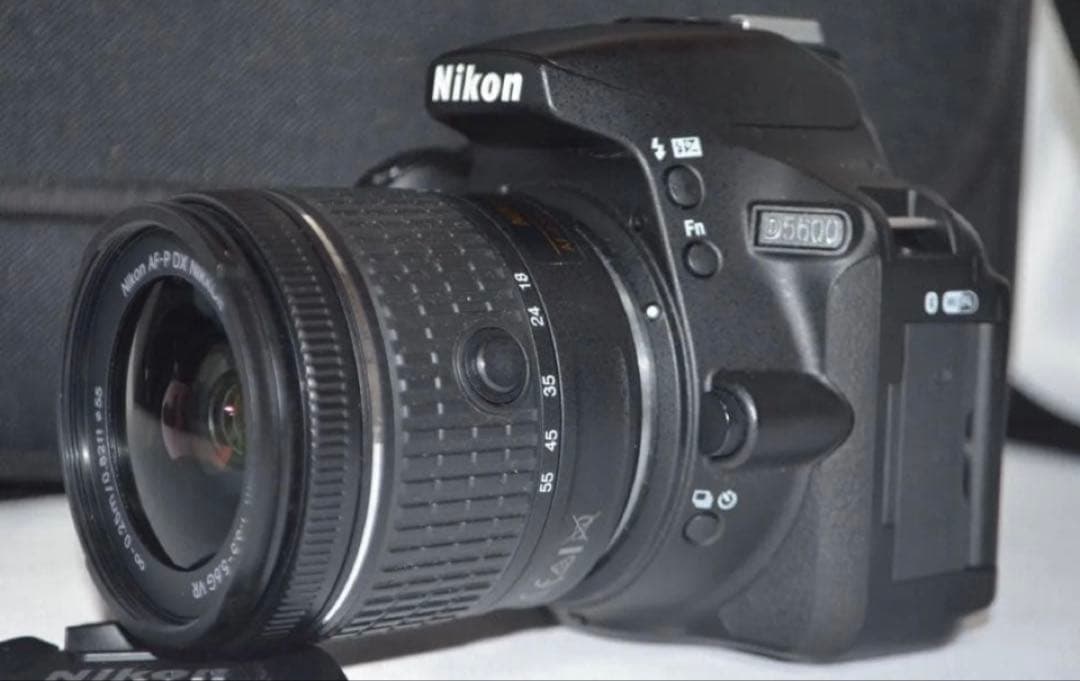 極上美品！Nikon 5600 18-55mmキット　シャッター回数700回未満