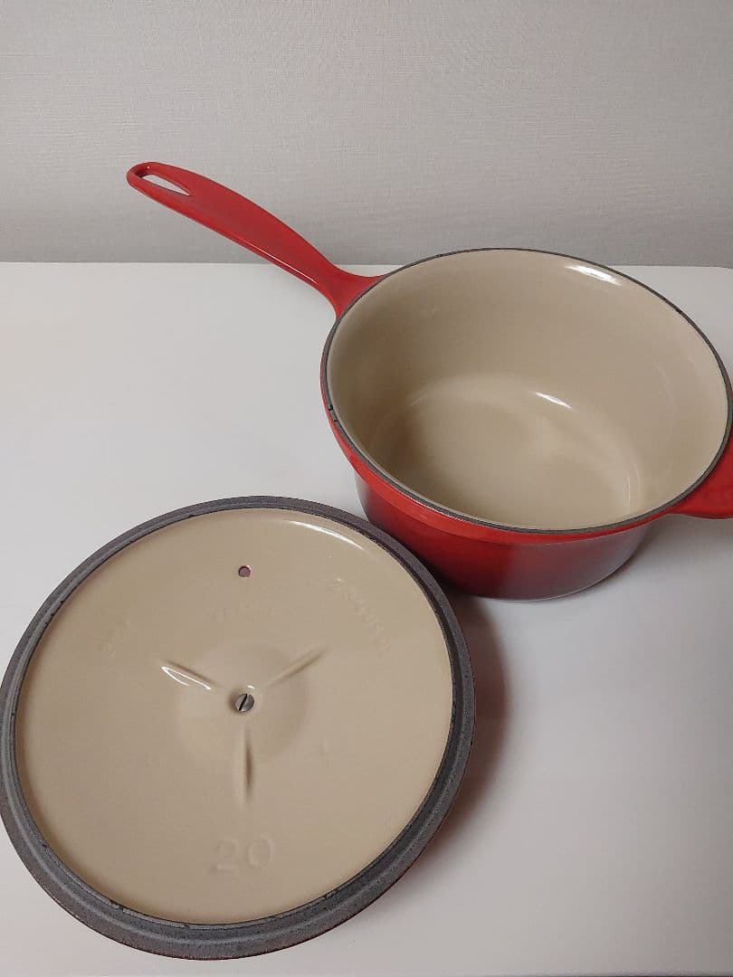 美品　ル・クルーゼLE CREUSET レッド 片手鍋　20センチ赤