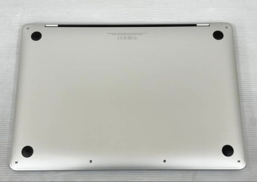 Macbook Pro 2022 13インチ M2 office付ける