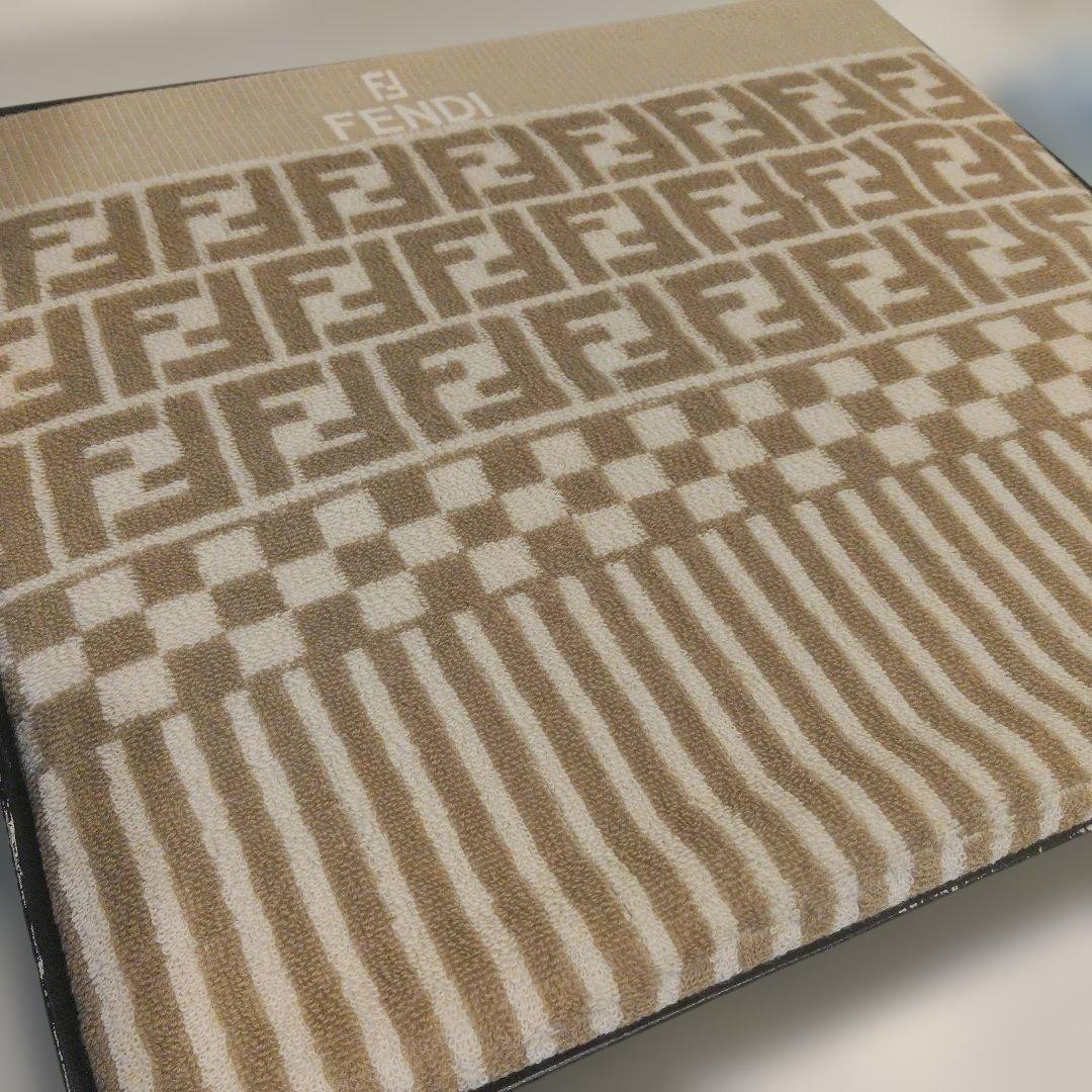 新品未使用　FENDI　タオルケット