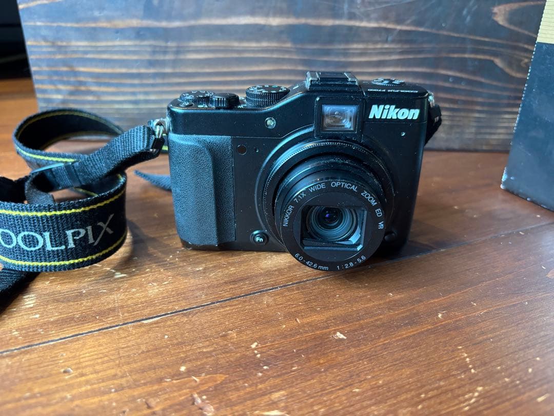 【箱付】Nikon Coolpix P7000 デジタルカメラ