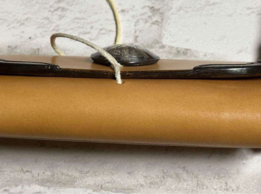 レザー 長財布 ベージュシルバーコンチョ 3つ折りロングウォレット